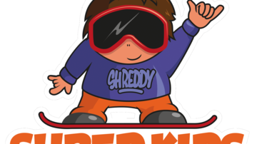 Ein cartoonhaftes Kind mit einer Snowboard-Ausrüstung und einer coolen Haltung. Es trägt eine Sonnenbrille und ein blaues Sweatshirt mit der Aufschrift "SHREDDY".