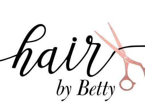 Ein schickes Logo für einen Friseursalon mit dem Namen "Hair by Betty". Es zeigt den Schriftzug in eleganter Schriftart und eine Schere.